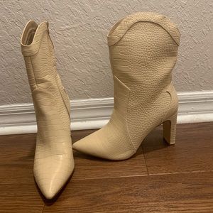 Everley Beige Crocodile Pointed-Toe Mid-Calf Boots Size 10